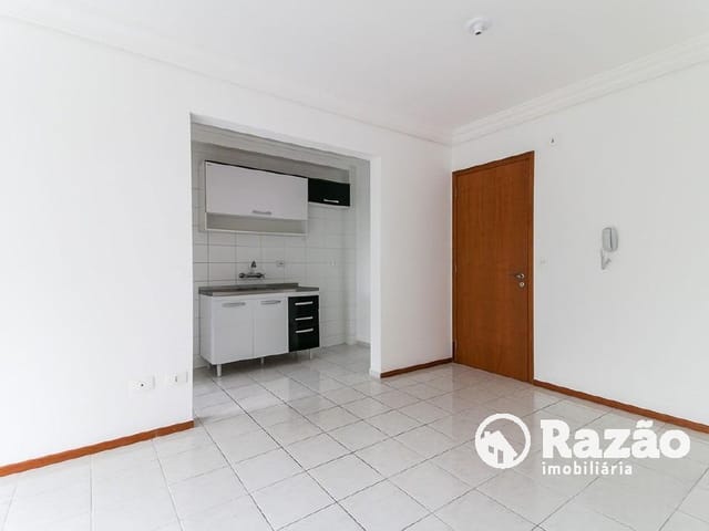 Apartamento 2 quartos e 1 banheiro, para alugar, no bairro Novo Mundo em Curitiba