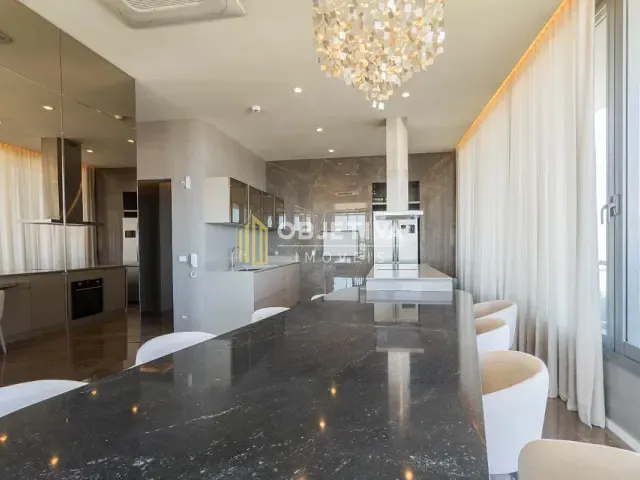 Apartamento 3 quartos e 5 banheiros, à venda, no bairro Passo da Areia em Porto Alegre