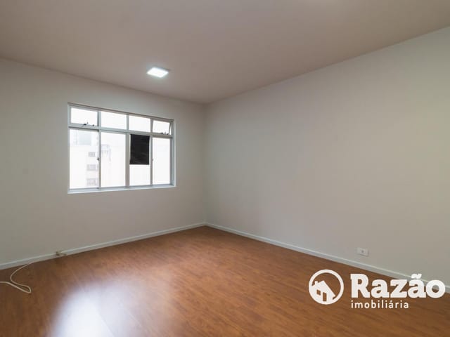 Apartamento 2 quartos e 2 banheiros, para alugar, no bairro Centro em Curitiba