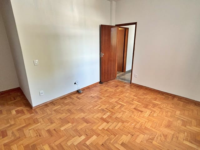 Foto do Apartamento - Apartamento para alugar com 2 quartos e 1 vaga no Bairro Carlos Prates em Belo Horizonte/MG | Laris imóveis