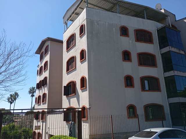 Apartamento 7 quartos e 4 banheiros, à venda ou para alugar, no bairro Ana Rech em Caxias do Sul