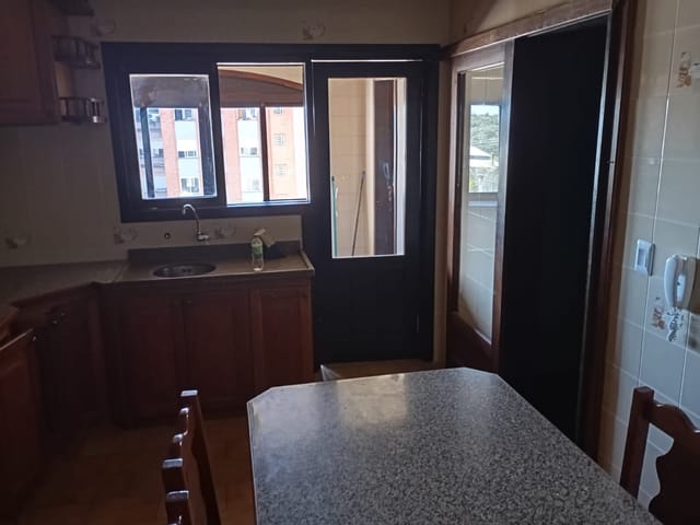 Apartamento 7 quartos e 4 banheiros, à venda ou para alugar, no bairro Ana Rech em Caxias do Sul