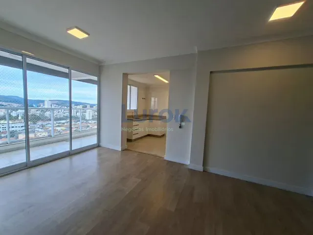 Apartamento com 110m² 3 quartos e 3 banheiros, à venda ou para alugar, no bairro Vila Embaré em Valinhos