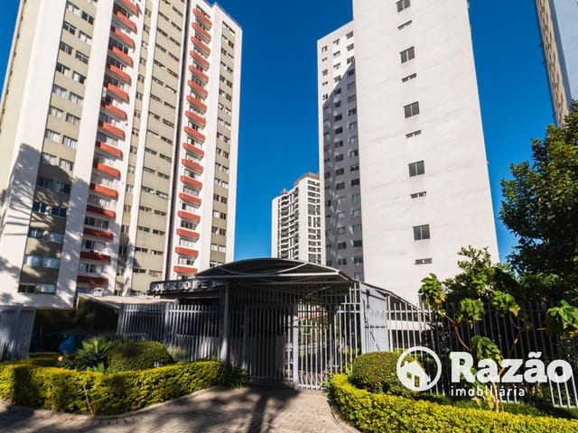 Apartamento 2 quartos e 1 banheiro, para alugar, no bairro Cristo Rei em Curitiba