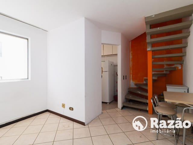 Apartamento 2 quartos e 1 banheiro, para alugar, no bairro Cristo Rei em Curitiba