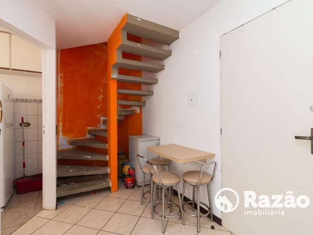 Apartamento 2 quartos e 1 banheiro, para alugar, no bairro Cristo Rei em Curitiba
