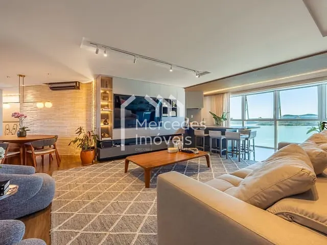 Apartamento com 342m² 3 quartos e 4 banheiros, à venda, no bairro Pioneiros em Balneário Camboriú