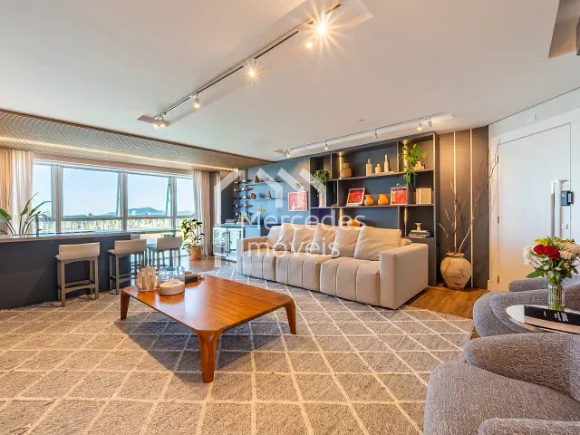 Apartamento com 342m² 3 quartos e 4 banheiros, à venda, no bairro Pioneiros em Balneário Camboriú