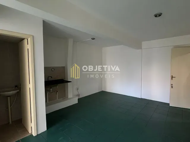 Apartamento 1 quarto e 1 banheiro, para alugar, no bairro Cidade Baixa em Porto Alegre