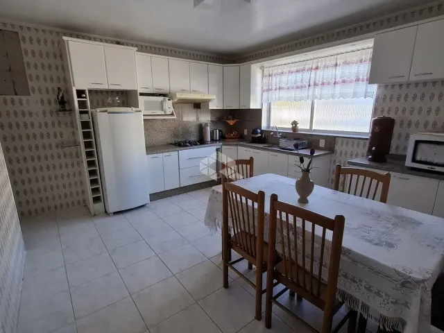 Apartamento 4 quartos e 3 banheiros, à venda, no bairro Medianeira em Caxias do Sul