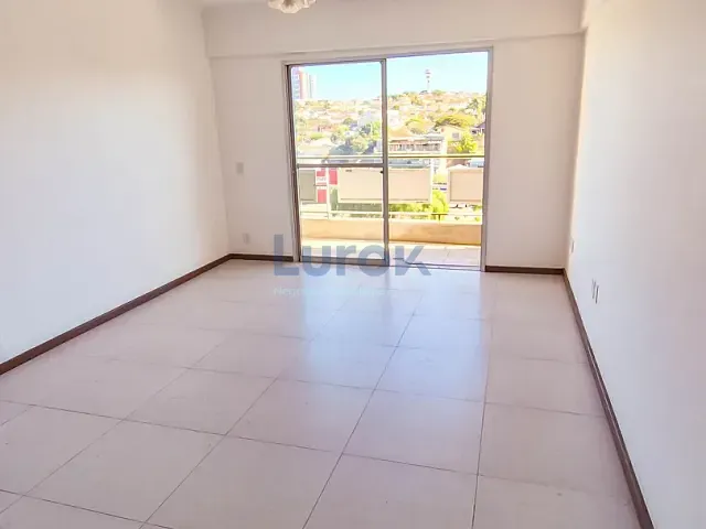 Apartamento com 95m² 3 quartos e 2 banheiros, à venda ou para alugar, no bairro Bela Vista em Valinhos
