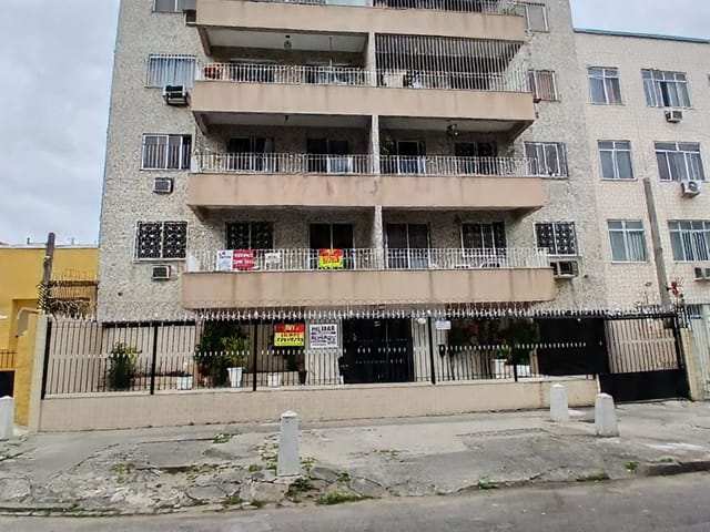 Foto do Apartamento - PENHA CIRCULAR- EXCELENTE APARTAMENTO COM UMA ÁREA DE 72 M²- VARANDA, 2 QUARTOS ,SALA , GARAGEM , JUNTO AO COMÉRCIO. | Hilmar