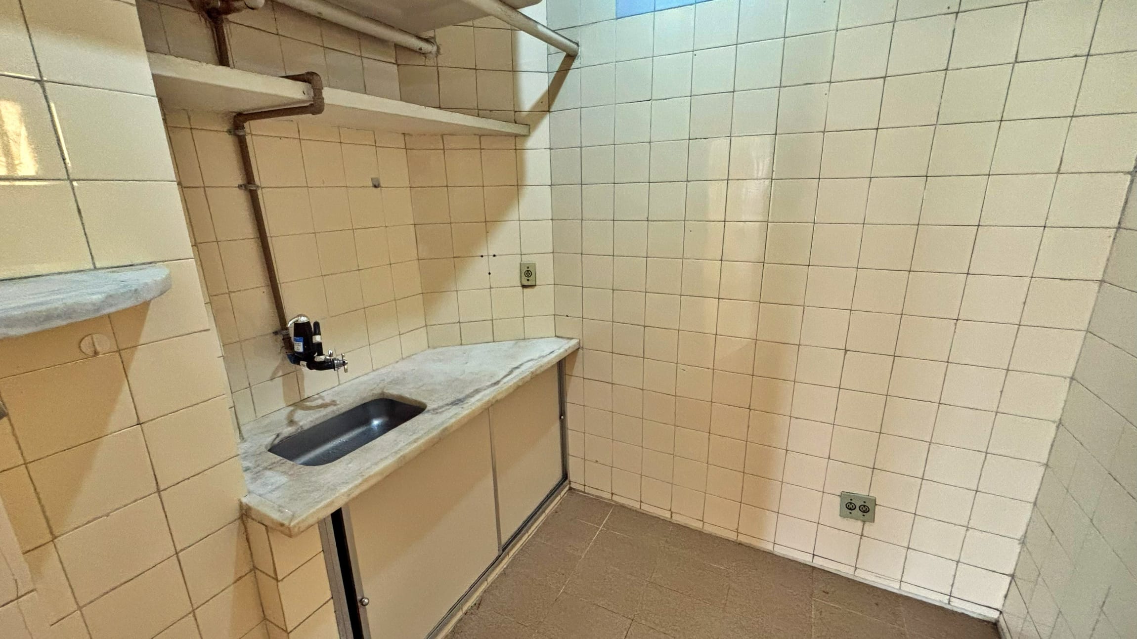 Apartamento à venda com 1 quarto e vaga de estacionamento no Condomínio IAPI, Bairro São Cristóvão – Belo Horizonte/MG.