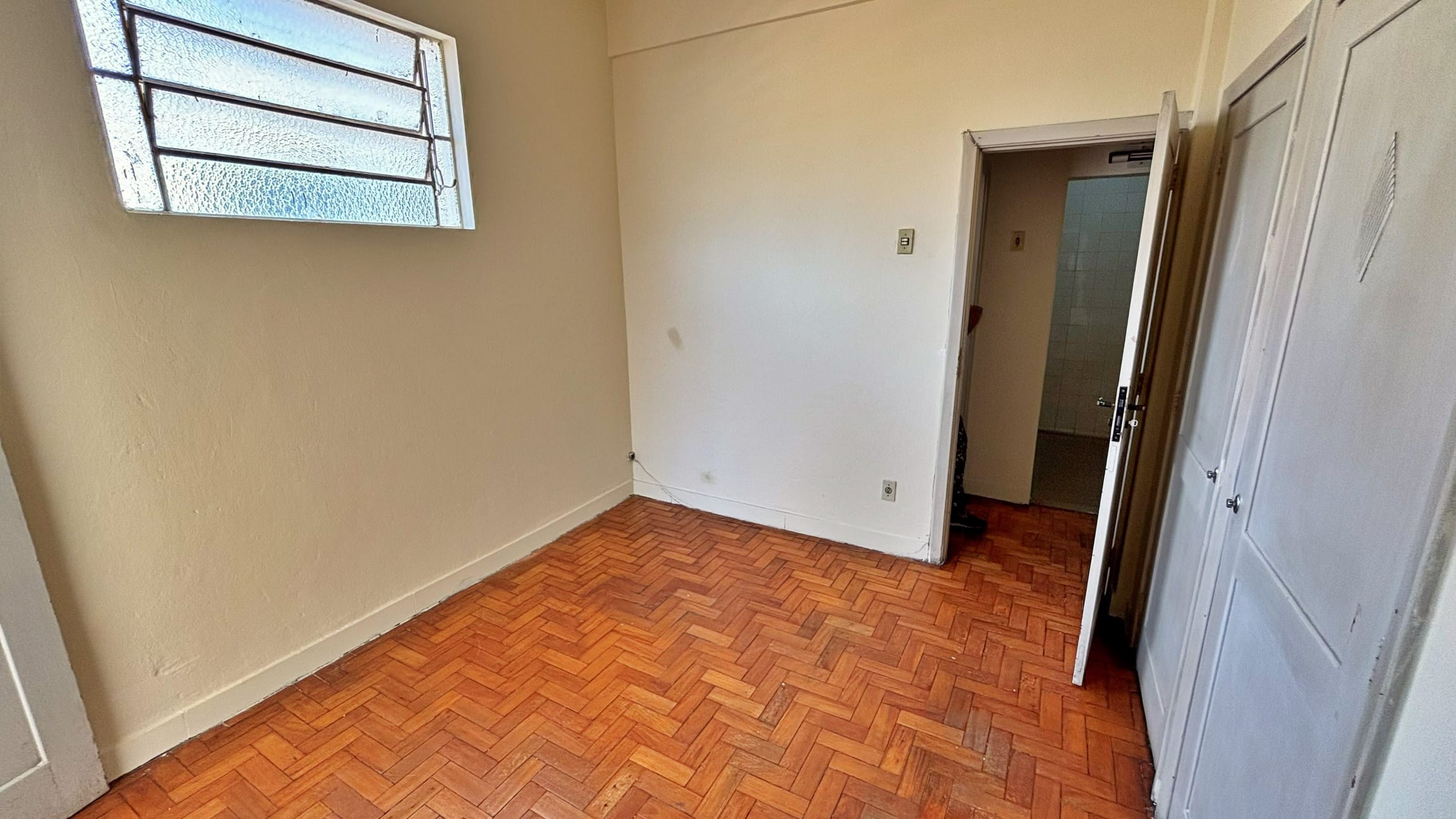 Apartamento à venda com 1 quarto e vaga de estacionamento no Condomínio IAPI, Bairro São Cristóvão – Belo Horizonte/MG.