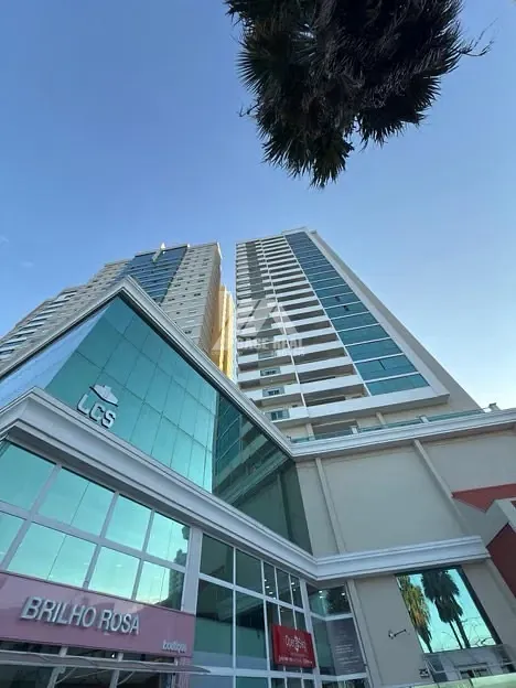 Apartamento à venda no Edificio Santos Dumont na Torre Deimoselle — Centro