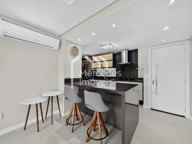 Apartamento 3 quartos e 3 banheiros, à venda, no bairro Centro em Itajaí