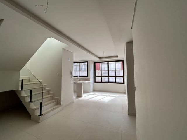 Cobertura / Penthouse 3 quartos e 2 banheiros, à venda, no bairro Prado em Belo Horizonte