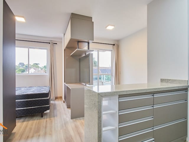 Apartamento 1 quarto e 1 banheiro, para alugar, no bairro Bom Retiro em Curitiba