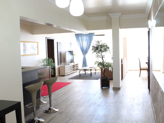 Apartamento com 269m² 5 quartos e 4 banheiros, à venda, no bairro Centro em Ponta Grossa