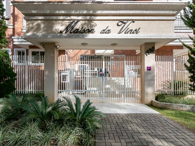 Apartamento 2 quartos e 4 banheiros, para alugar, no bairro Cristo Rei em Curitiba