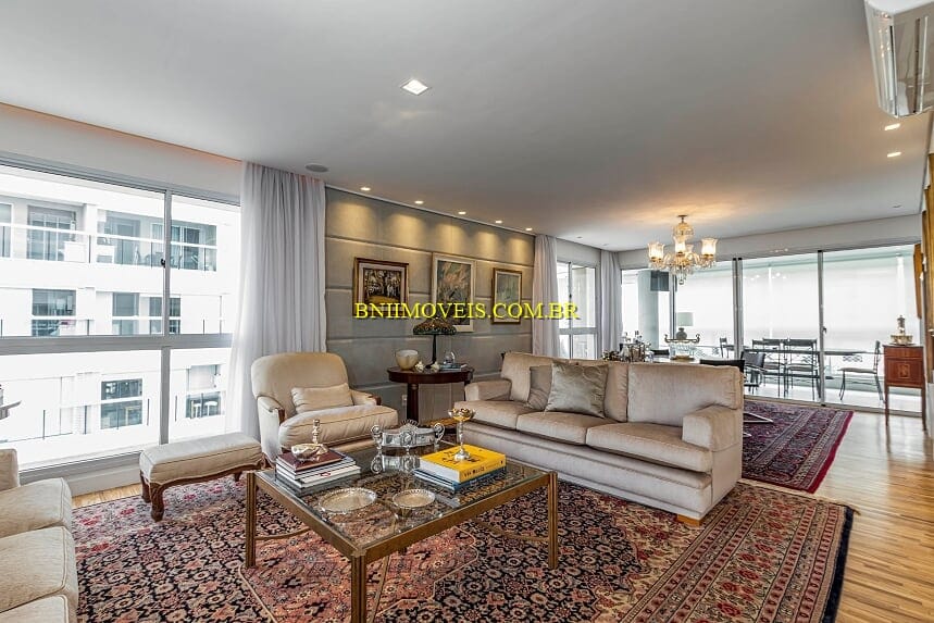 Apartamento, 3 quartos, 236 m² - Foto 1