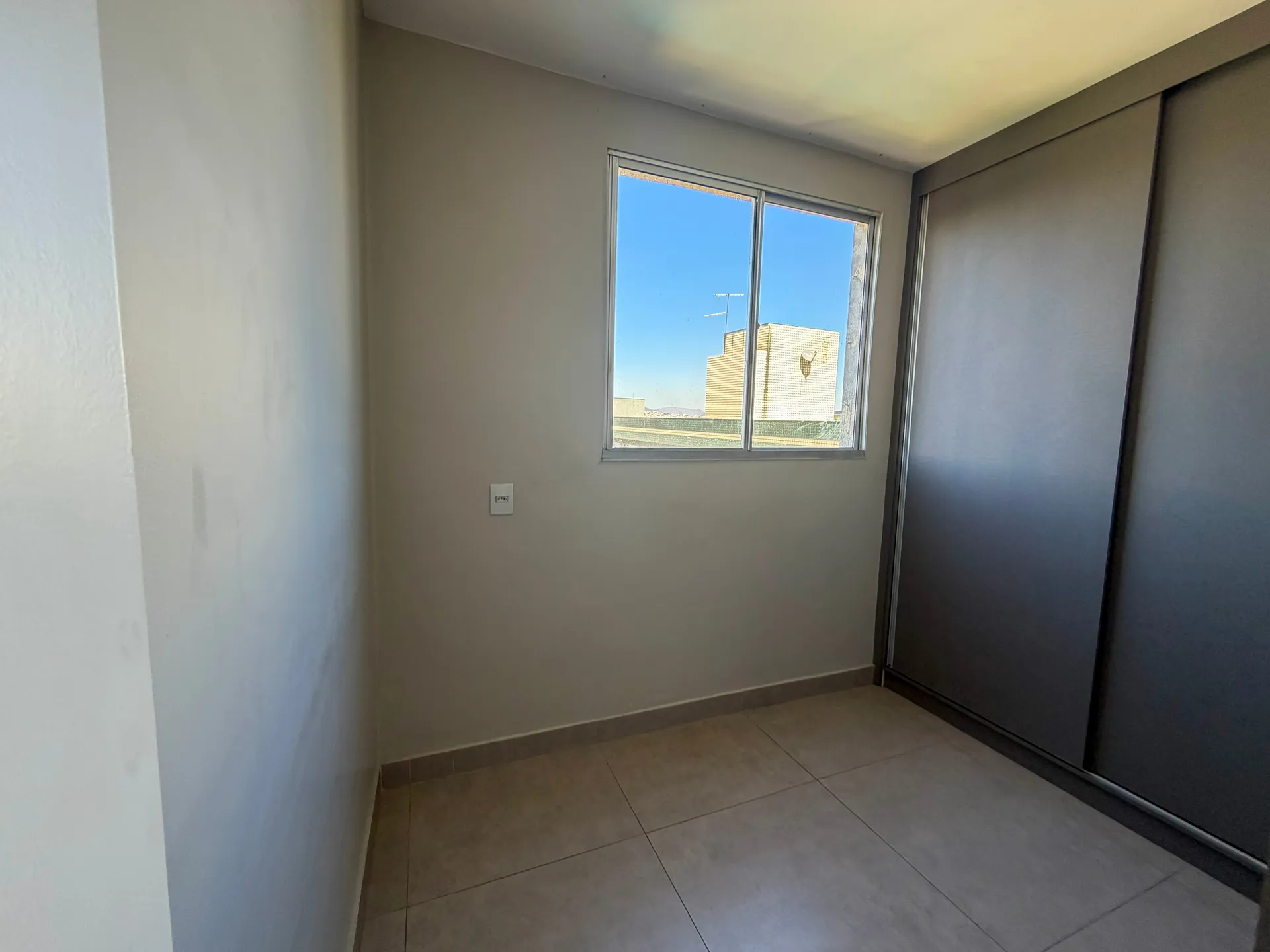 Apartamento para alugar com 2 quartos, armários planejados, 1 vaga coberta e lazer completo no Bairro João Pinheiro – Belo Horizonte/MG