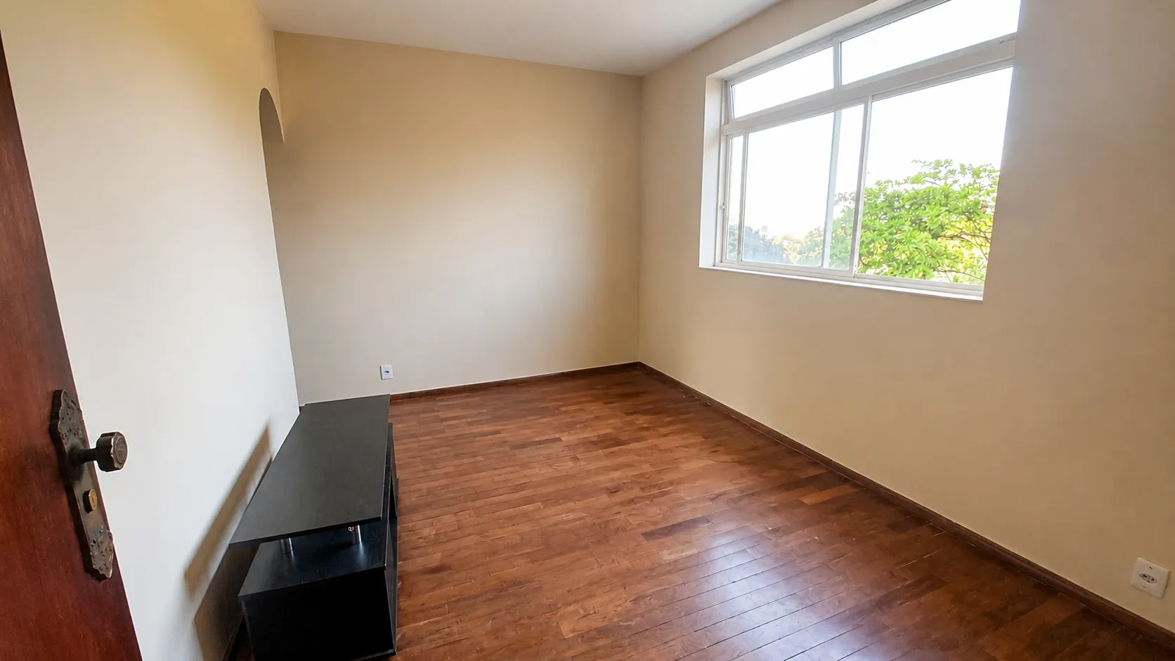 Apartamento para alugar com 3 quartos, suíte e 1 vaga no Bairro Caiçaras – Belo Horizonte/MG