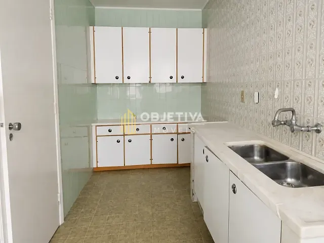 Apartamento 2 quartos e 2 banheiros, à venda ou para alugar, no bairro Petrópolis em Porto Alegre