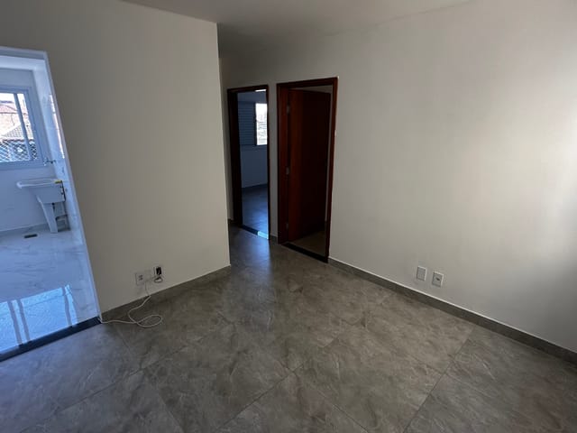 Foto do Apartamento - 🏡 Lindo Apartamento Reformado para Locação no Condomínio Dona Ignez - Planejado na cozinha e dormitório – Próximo à Fábrica da Honda! | Imobiliária Compare