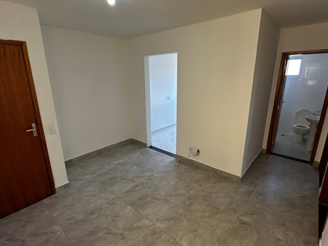 Foto do Apartamento - 🏡 Lindo Apartamento Reformado para Locação no Condomínio Dona Ignez - Planejado na cozinha e dormitório – Próximo à Fábrica da Honda! | Imobiliária Compare