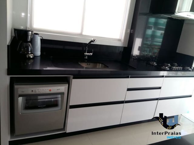 Apartamento à venda, no bairro Meia Praia em Itapema