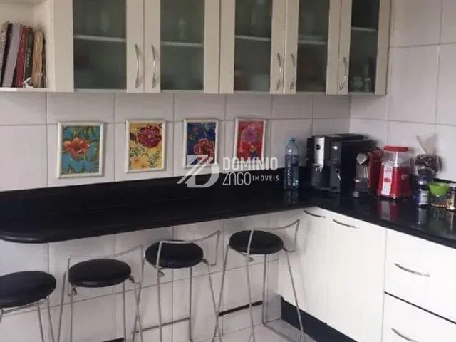 Apartamento com 200m² 3 quartos e 3 banheiros, à venda, no bairro Estados Unidos em Uberaba