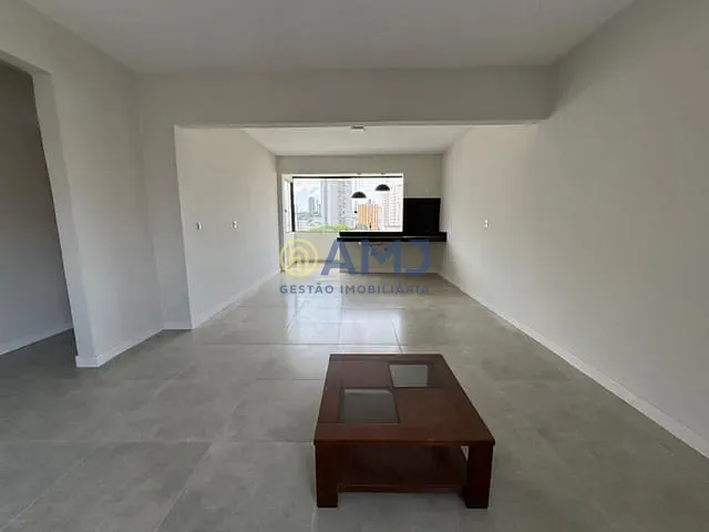Apartamento 3 quartos e 2 banheiros, à venda ou para alugar, no bairro Setor Central em Goiânia