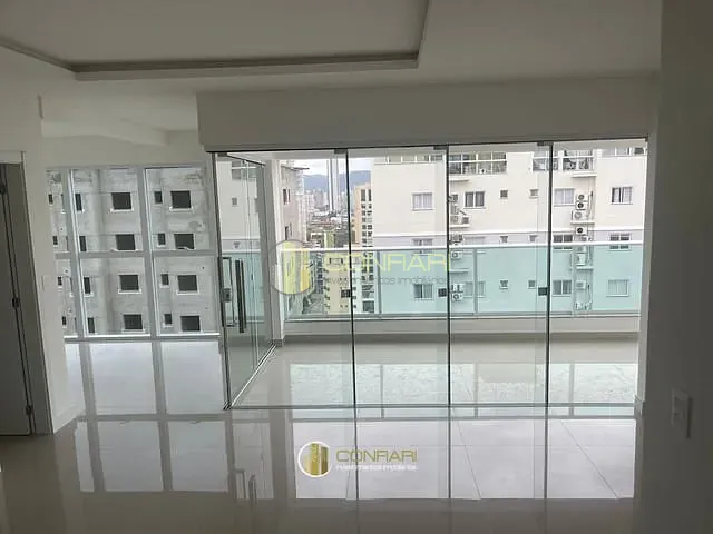 Apartamento com 182m² 4 quartos e 5 banheiros, à venda, no bairro Meia Praia em Itapema
