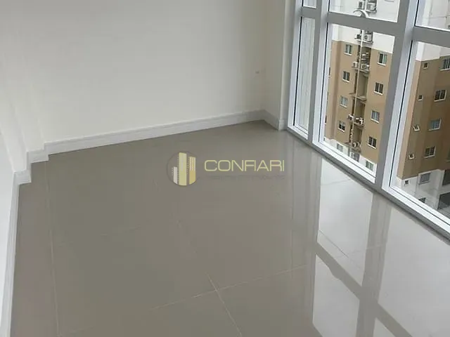 Apartamento com 182m² 4 quartos e 5 banheiros, à venda, no bairro Meia Praia em Itapema