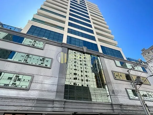 Apartamento com 182m² 4 quartos e 5 banheiros, à venda, no bairro Meia Praia em Itapema