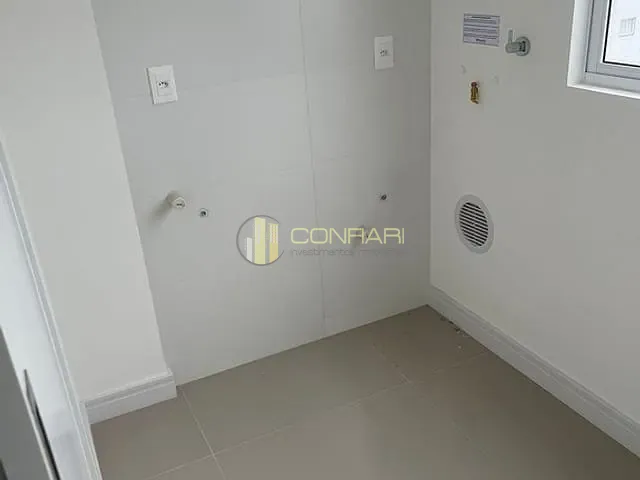 Apartamento com 182m² 4 quartos e 5 banheiros, à venda, no bairro Meia Praia em Itapema