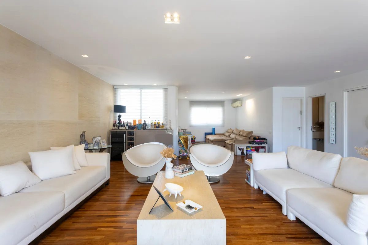 Apartamento para venda em Itaim Bibi com 3 quartos, sendo 3 suítes, 270m²