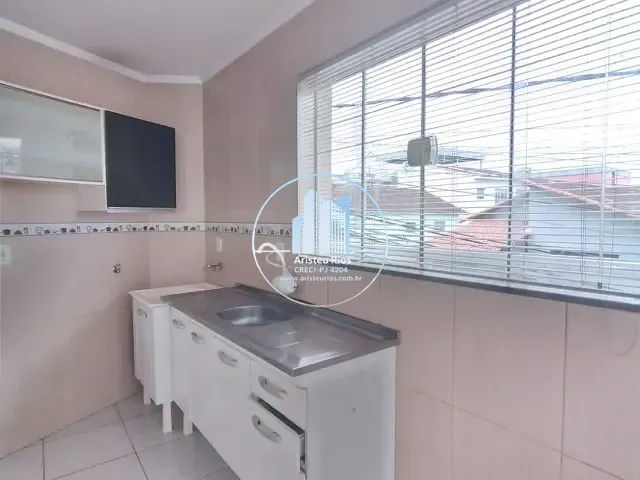 Apartamento com 100m² 3 quartos e 1 banheiro, para alugar, no bairro Centro em Pouso Alegre