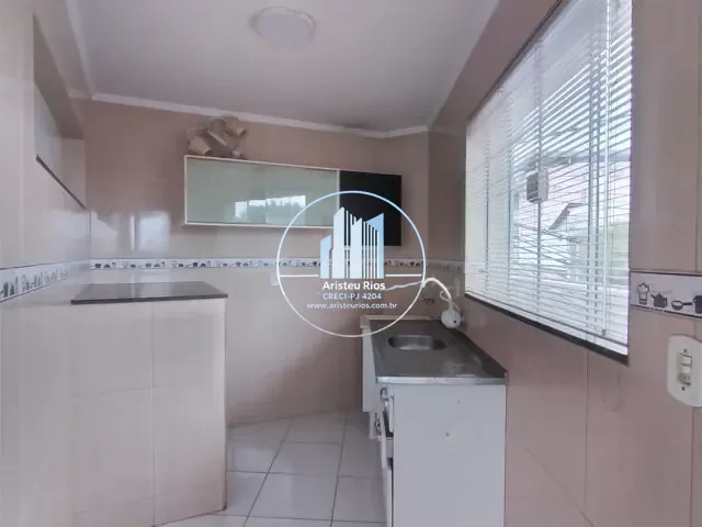 Apartamento com 100m² 3 quartos e 1 banheiro, para alugar, no bairro Centro em Pouso Alegre