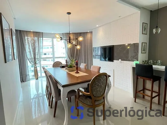 Apartamento com 186m² 3 quartos e 4 banheiros, à venda, no bairro Centro em Balneário Camboriú