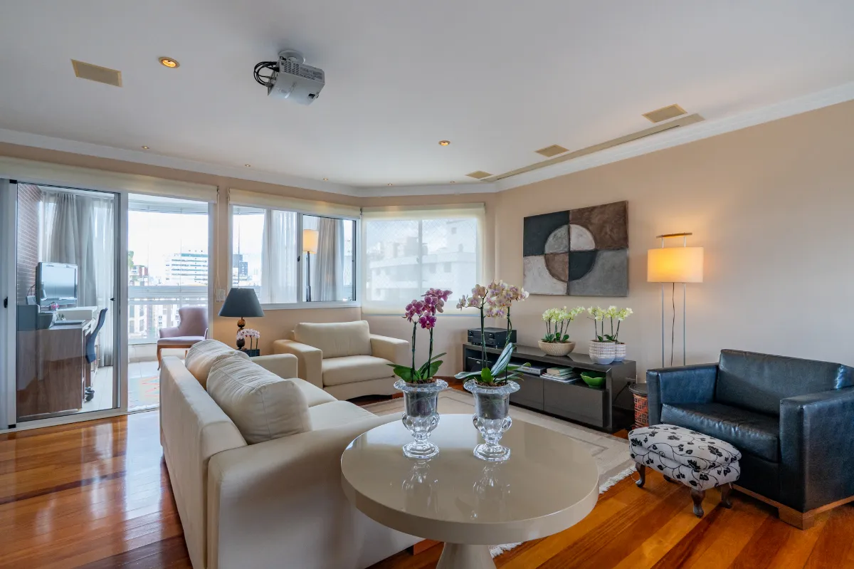 Apartamento para venda em Itaim Bibi com 3 quartos, sendo 1 suíte, 132m²