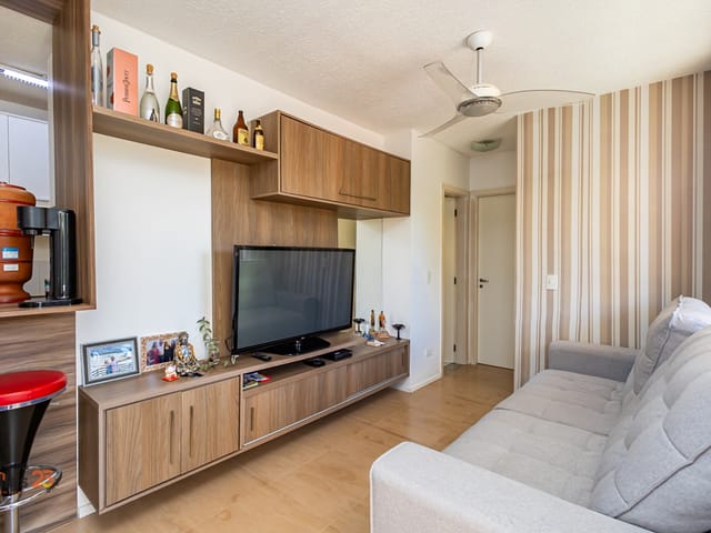 Apartamento 2 quartos e 1 banheiro, à venda, no bairro Capão Raso em Curitiba