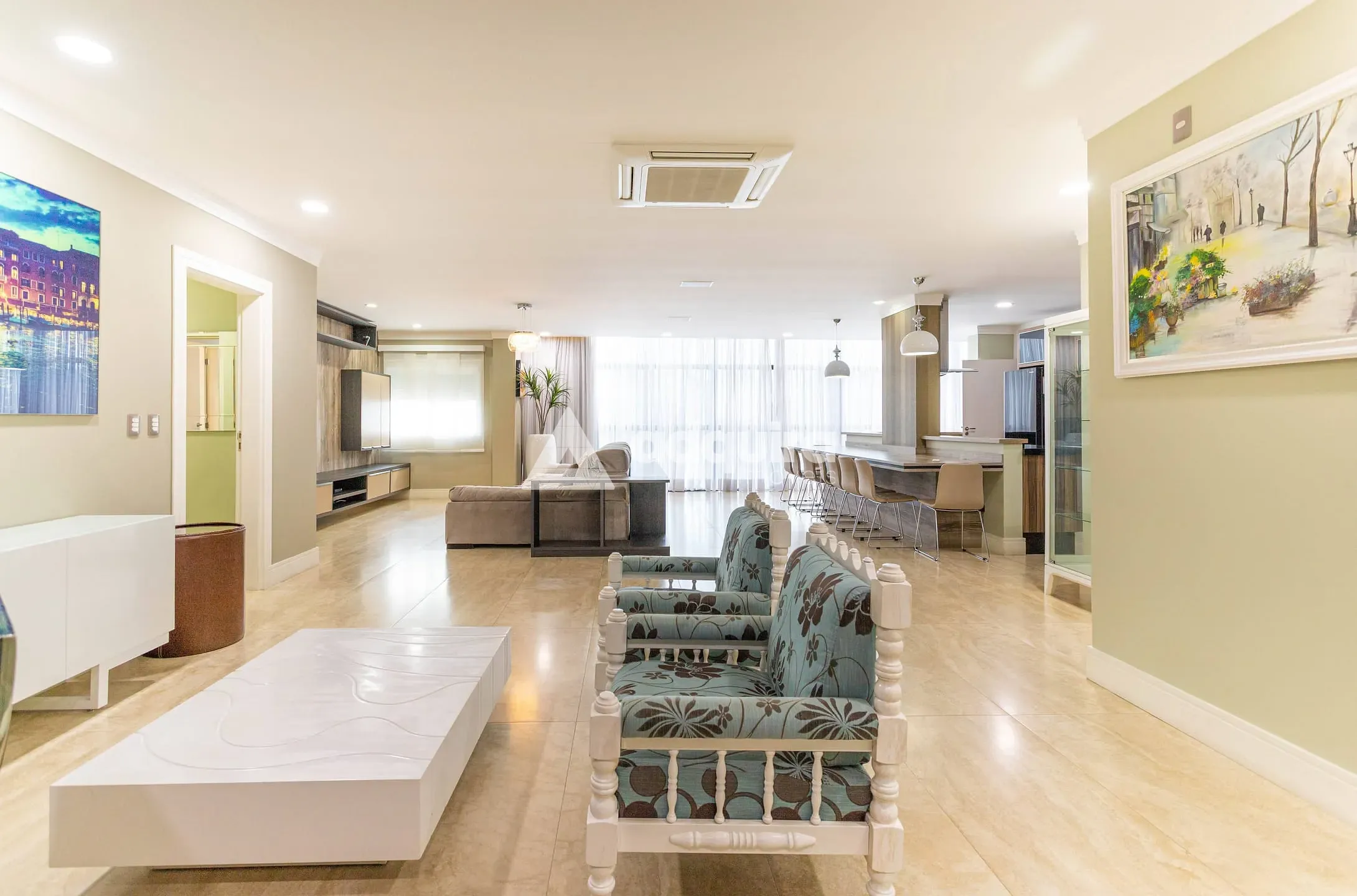 Apartamento, 3 quartos, 216 m² - Foto 2