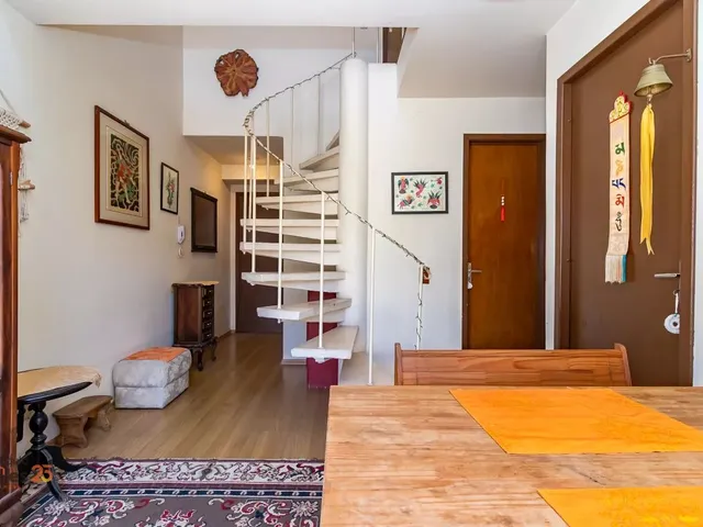 Apartamento 2 quartos e 2 banheiros, à venda, no bairro Cristo Rei em Curitiba