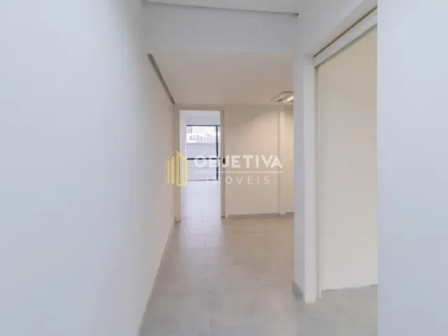 Sala à venda ou para alugar, no bairro Petrópolis em Porto Alegre