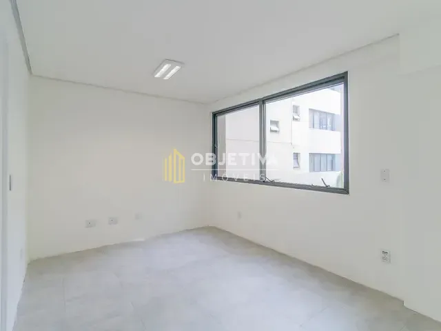 Sala à venda ou para alugar, no bairro Petrópolis em Porto Alegre