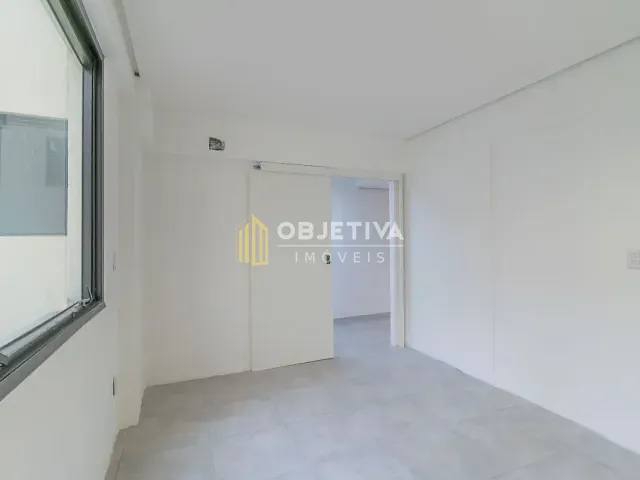 Sala à venda ou para alugar, no bairro Petrópolis em Porto Alegre