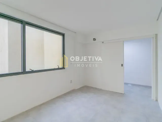 Sala à venda ou para alugar, no bairro Petrópolis em Porto Alegre