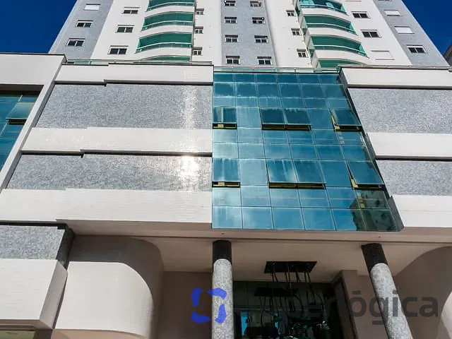 Apartamento com 201m² 3 quartos e 4 banheiros, à venda, no bairro Centro em Balneário Camboriú